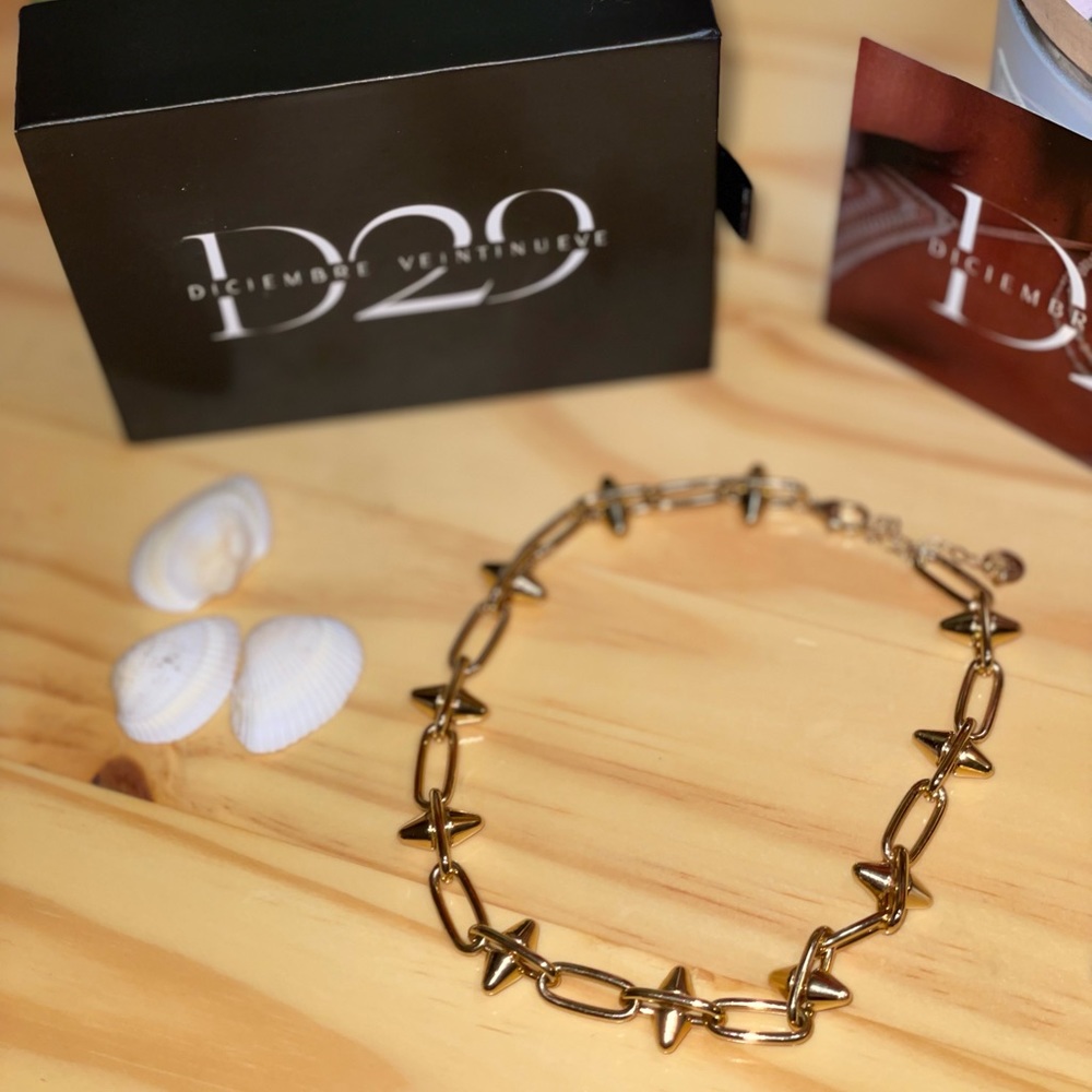 Spike choker Diciembre ventinueve
